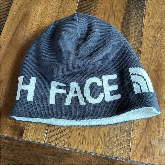 The North Face Reversible Beenie - Picture 1 of 3